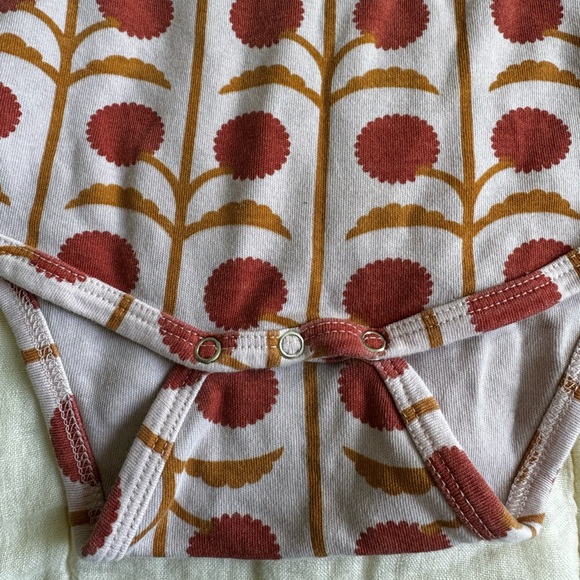 Kate Quinn Short Sleeve Bodysuit – Floral - Picture 7 of 8